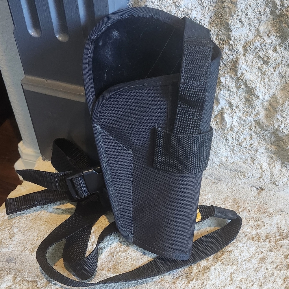Raine Pistol Holder with Straps